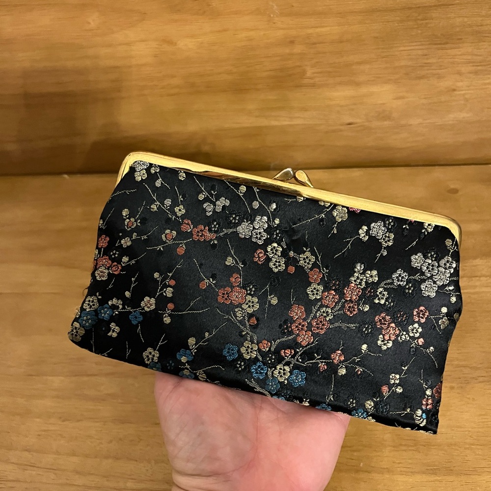Vintage Black Floral Clutch - Picture 4 of 7